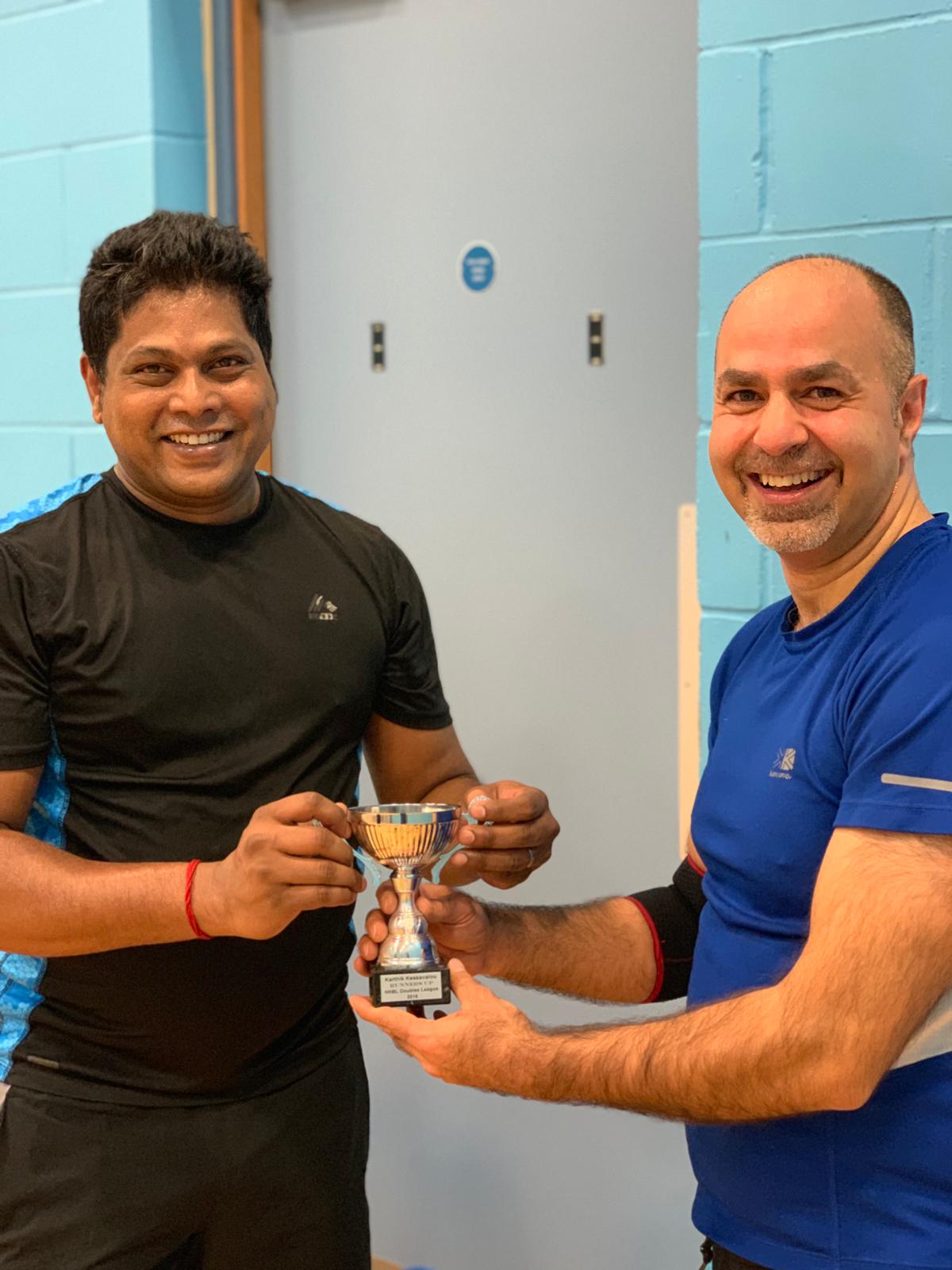 Karthik receives Runners Up trophy from Rukhs